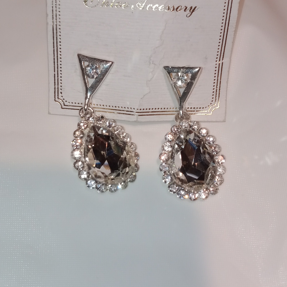 Chloe Accessory Crystal Teardrop Earrings!